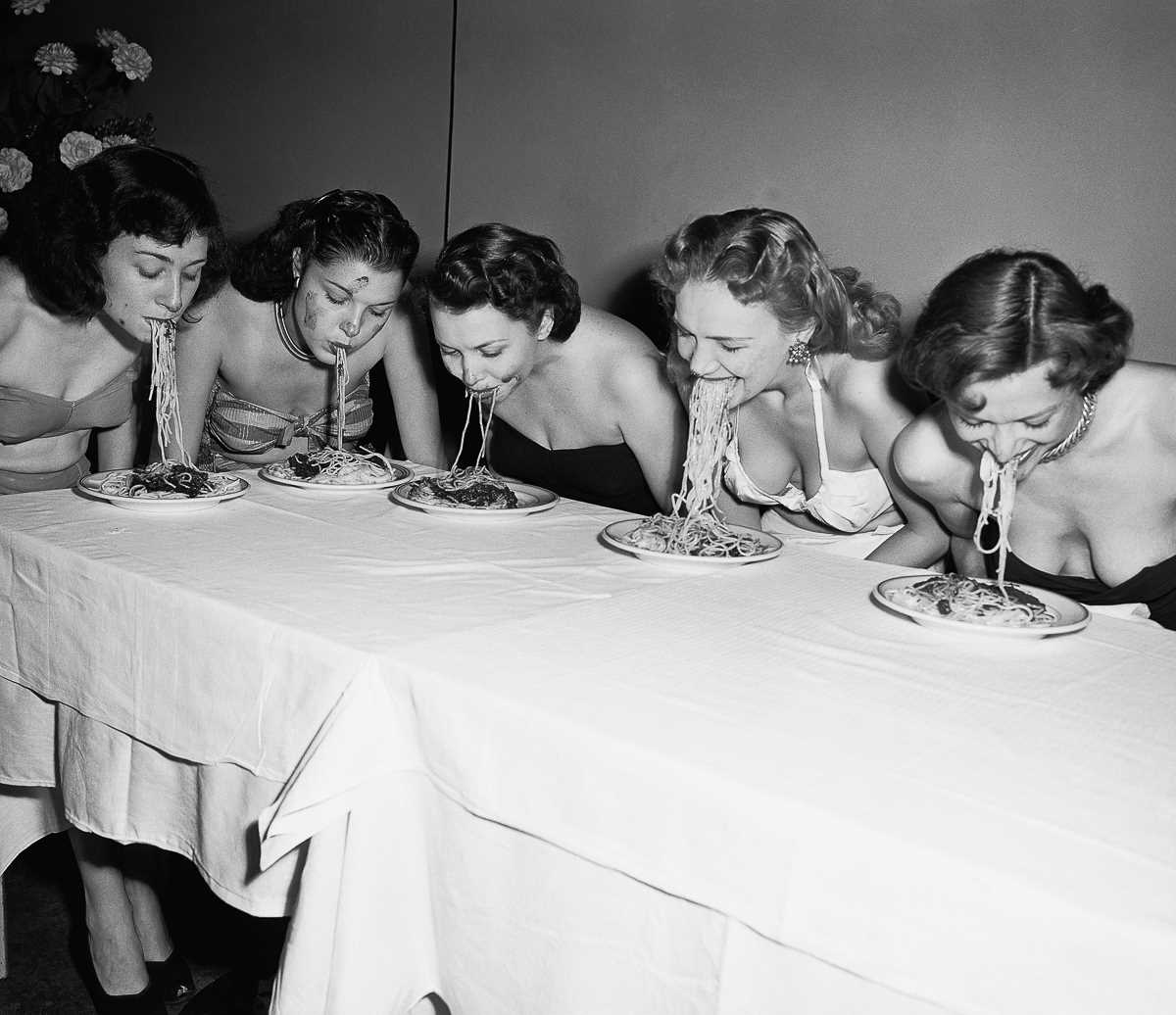 1915−1987 годы: конкурсы по скоростному поеданию пищи