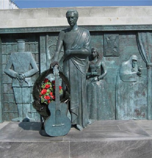 В.Высоцкий. Мемориальная композиция. г.Самара (2008). Скульптор: М.Шемякин. «Я, конечно, вернусь...»: образ Владимира Высоцкого в живописи и скульптуре