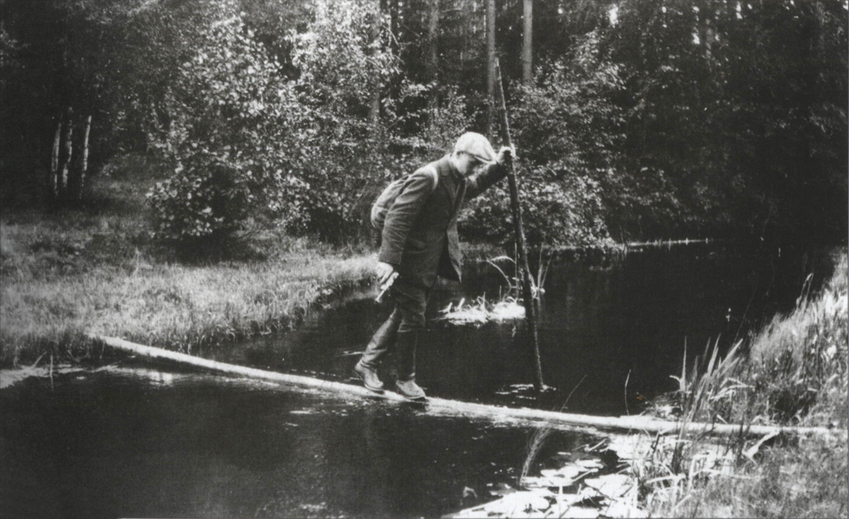  П.Сово - беженец из Ингерманландии, переходит границу с Финляндией, (р. Раяйоки), весна 1919 г. 
