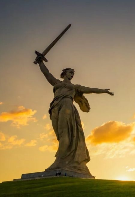 Победили потому, что завалили немцев трупами? Победили потому, что завалили немцев трупами?