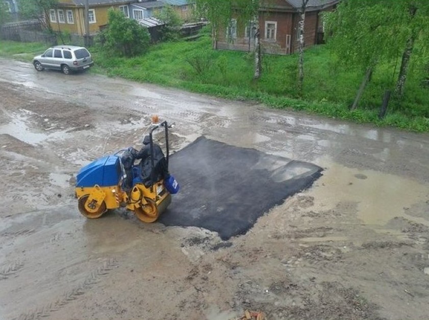 Единственная асфальтированная улица в деревне Единственная асфальтированная улица в деревне деревенская романтика, деревня, село, смешно, технологии, фото