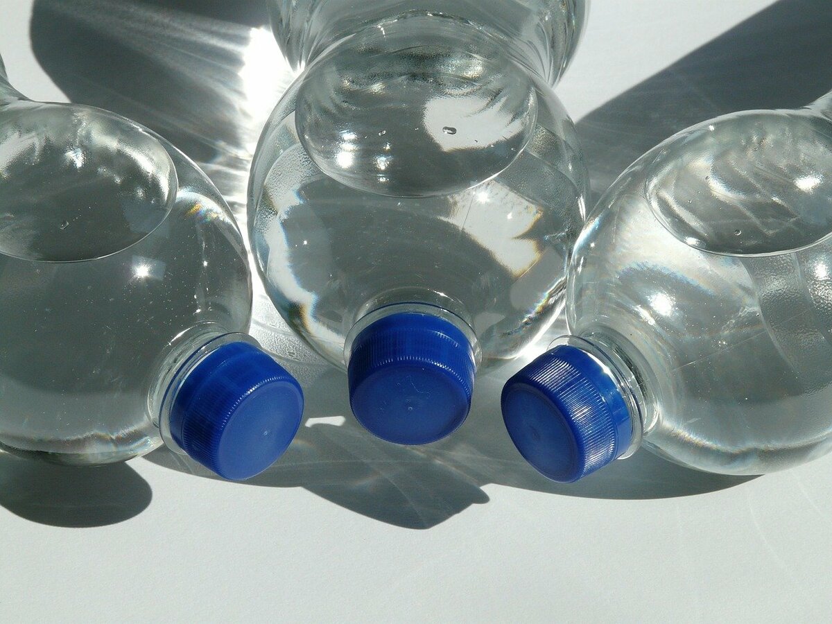Налила соседке по даче воды, а теперь она ходит ко мне за водой как на работу
