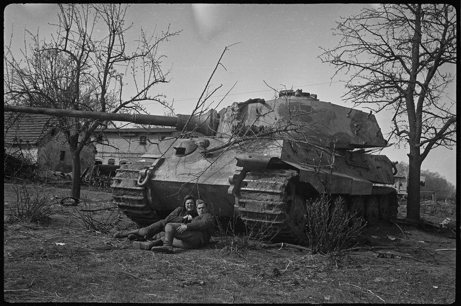 Привет из 45-го года...: уникальные фотографии Второй мировой войны