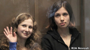 Участницы группы Pussy Riot Мария Алехина и Надежда Толоконникова