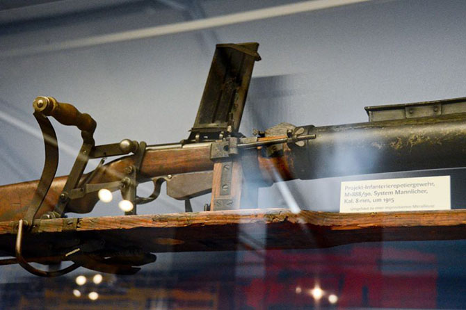 Tour of the exhibition of military innovations of five centuries in Vienna