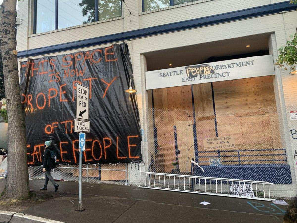 В Сиэтле (США) революция (ФОТО)