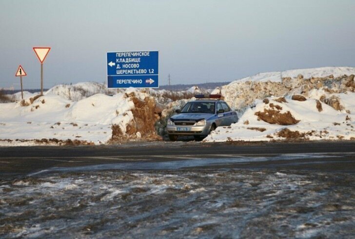 В окопе ДПСники на страже порядка
(14 фото + 1 видео)