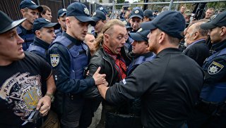 Акции протеста у российких диппредставительств на Украине Акции протеста у российких диппредставительств на Украине