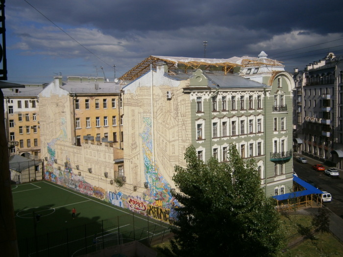 Колобовский дом и его две стороны - старинная и современная. /Фото:citywalls.ru Колобовский дом и его две стороны - старинная и современная. /Фото:citywalls.ru