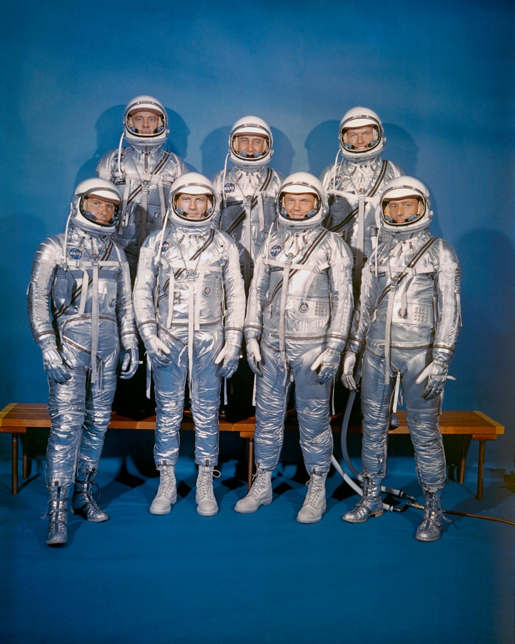 9 апреля 1959 года. Первый отряд астронавтов США: Алан Шепард, Вирджил Гриссом, Гордон Купер, Уолтер Ширра, Дональд Слейтон, Джон Гленн, Скотт Карпентер. (NASA on The Commons)