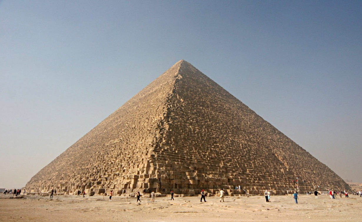 Пирамида Хеопса в Гизе высотой 146,6 метров. (Nina)