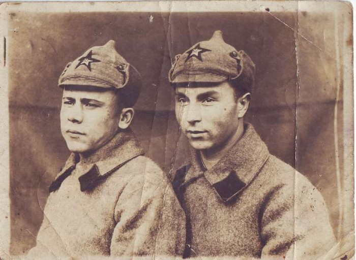 Красноармейцы в будёновках. Как шапка «богатырка», придуманная Васнецовым для царского парада, стала «будёновкой» и символом Красной армии