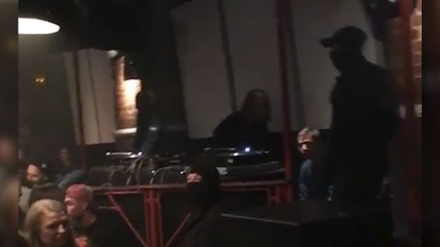 Правоохранители провели антинаркотический рейд в ночном клубе в Москве