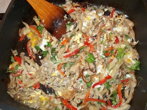 Вешенки с яйцами и болгарским перцем (9)