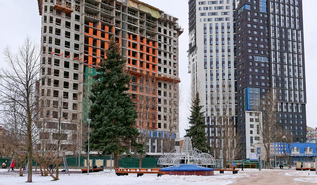Завершается кладка стен корпуса ЖК Union Park на бульваре Генерала Карбышева