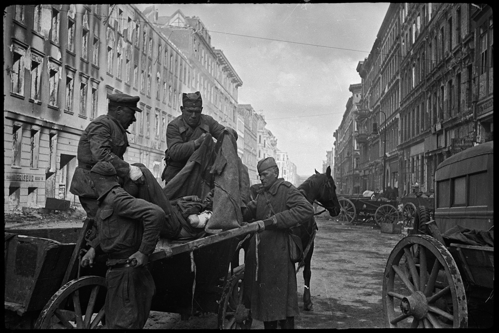 Военный фотограф Валерий Фаминский: 1943-45 гг Военный фотограф Валерий Фаминский: 1943-45 гг