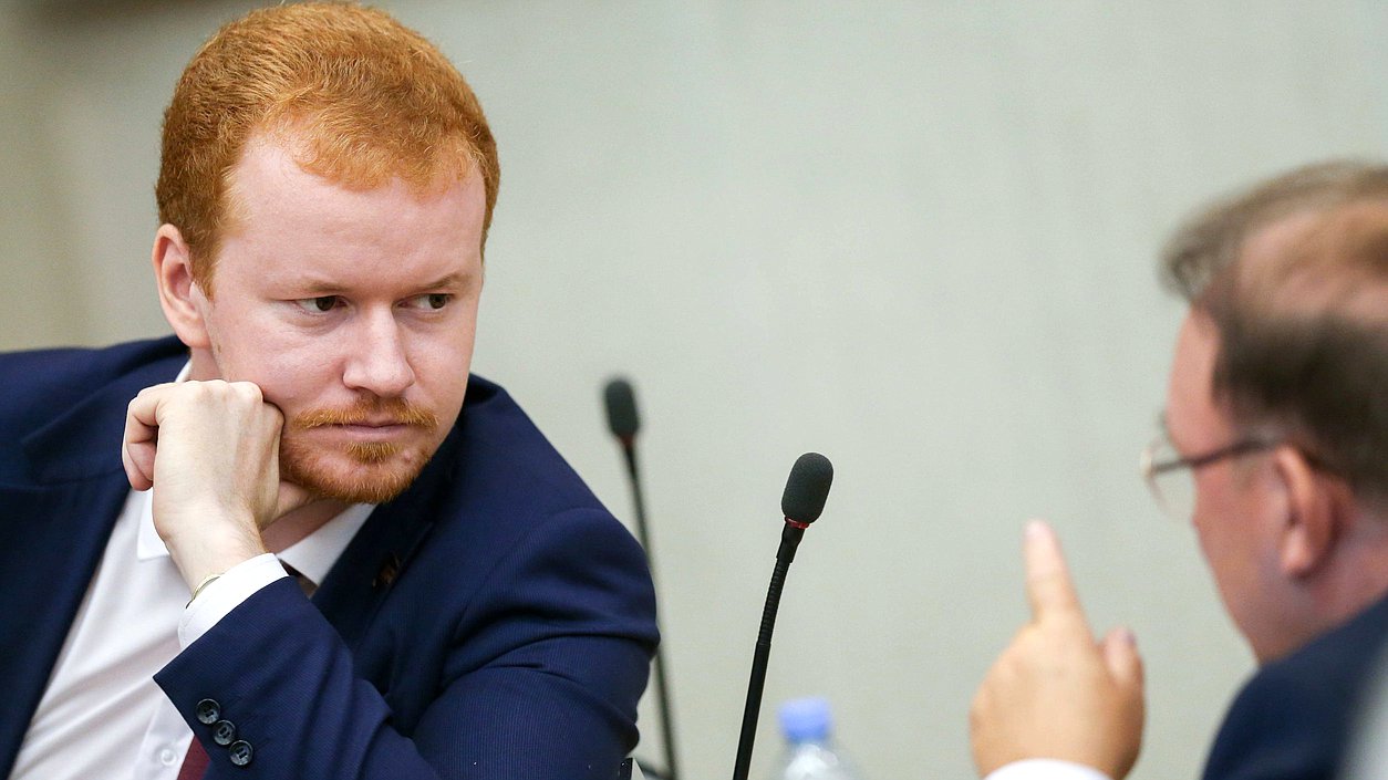 Кто тормозит «Список Парфенова» о двойном гражданстве? Интервью его самого