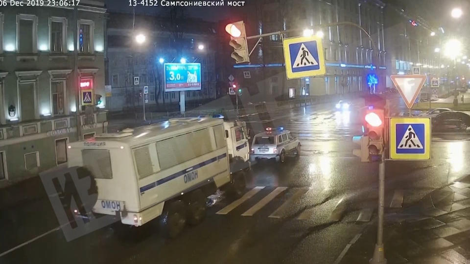 Появилось видео момента ДТП с участием машины ОМОН в Петербурге