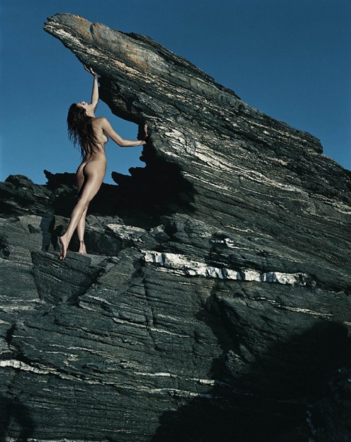Изабели Фонтана  в фотосессии для официального календаря 2005