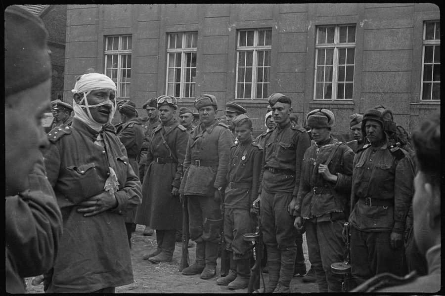 Привет из 45-го года...: уникальные фотографии Второй мировой войны