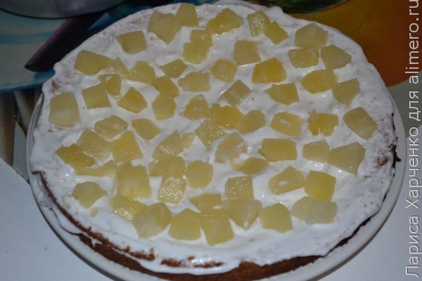 Торт с сметанным кремом и ананасами