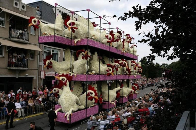 flowersculptures 12 Грандиозные скульптуры из цветов в голландском Зюндерте