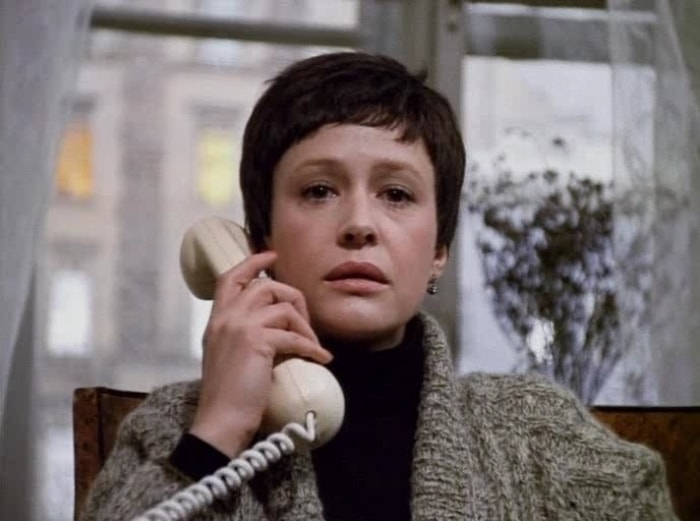 Марина Неелова в фильме *Осенний марафон*, 1979 | Фото: pichostingsite.com Марина Неелова в фильме *Осенний марафон*, 1979 | Фото: pichostingsite.com
