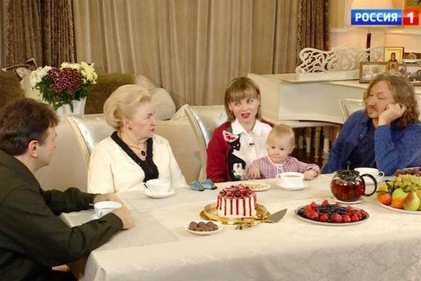 кадр из программы Когда все дома