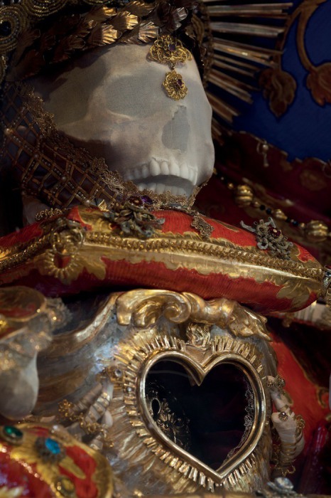 Самые дорогие мертвецы: ювелирное искусство для христианских святых