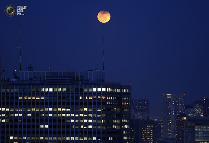 Как проходило полное лунное затмение