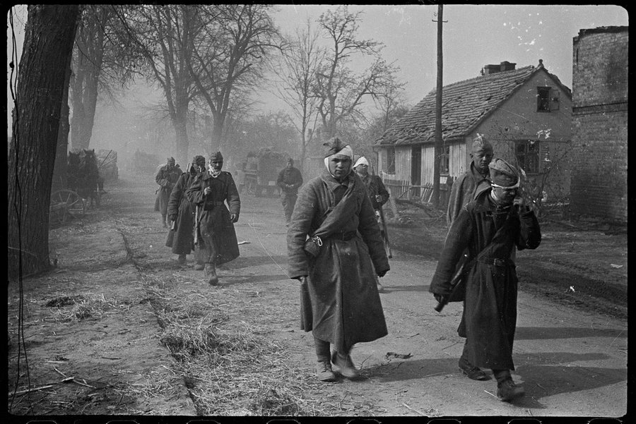 Привет из 45-го года...: уникальные фотографии Второй мировой войны