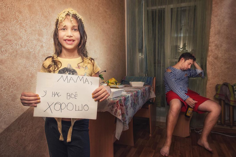 Папа и дочка отправляли самый лучший фотоотчет для мамы в командировке
