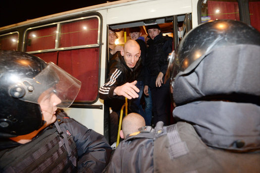 "Наш ответ Курбан-байраму": националисты громят автомобили простых граждан "Наш ответ Курбан-байраму": националисты громят автомобили простых граждан