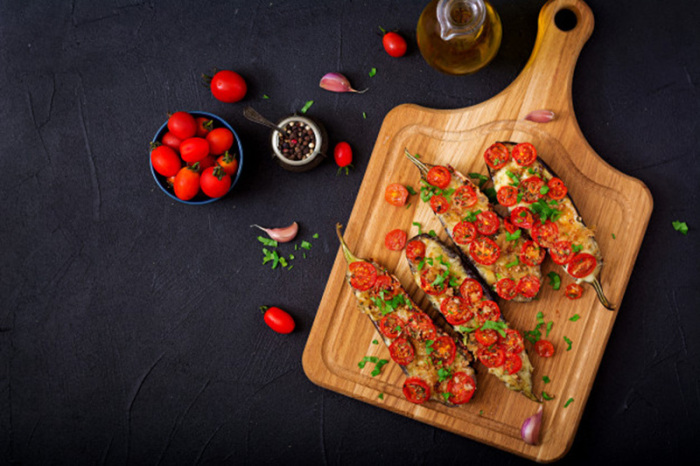 Баклажаны с томатами, запечённые в духовке. \ Фото: google.com. Баклажаны с томатами, запечённые в духовке. \ Фото: google.com.