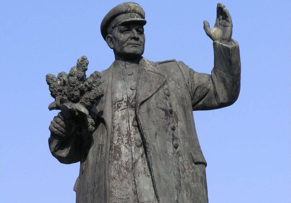 Чехи назвали виновного в сносе памятника Коневу в Праге Чехи назвали виновного в сносе памятника Коневу в Праге