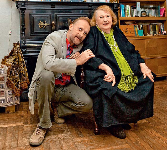 Людмила Иванова со своим старшим сыном. Людмила Иванова со своим старшим сыном.