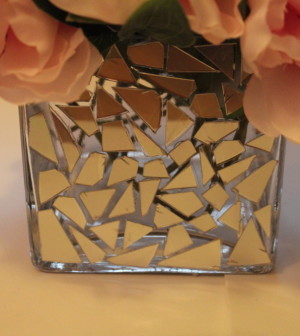 DIY-mosaic-vase-diy-centerpiece-cd-diy-cheap-centerpiece-e1362165453414