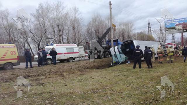 Следователи опросят владельца автобуса, попавшего в смертельное ДТП под Тверью