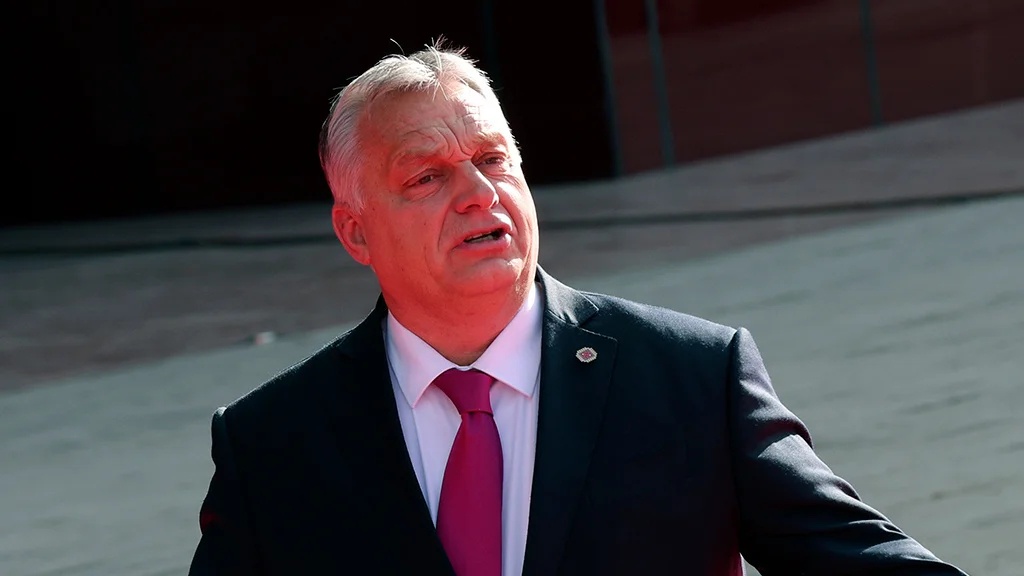 Politico узнало, кто убедил Орбана помочь Украине