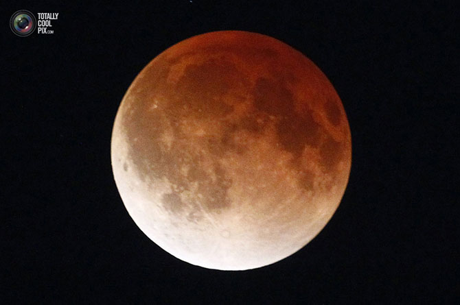 Как проходило полное лунное затмение