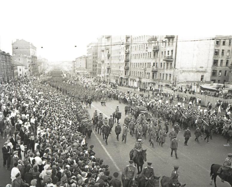 Марш пленных немцев по Москве