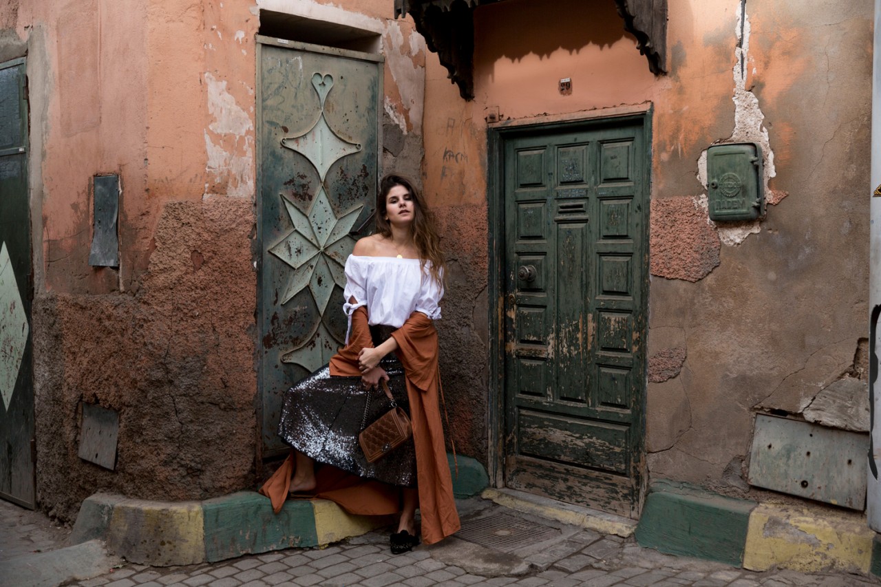 The-Fashion-Fraction-in-Marrakech-Travel-Diary-Outfit-Inspiration-Morocco-Marokko-Swiss-Fashion-Blogger-Schweizer-Modeblog-Chanel-Boy-Bag-Figue-Slippers-Sequin-Skirt-7