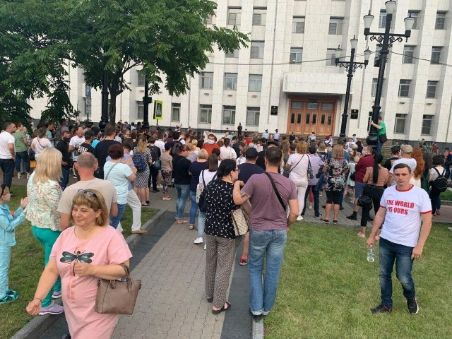 Досье Фургала. Как бы передать митингующим...
