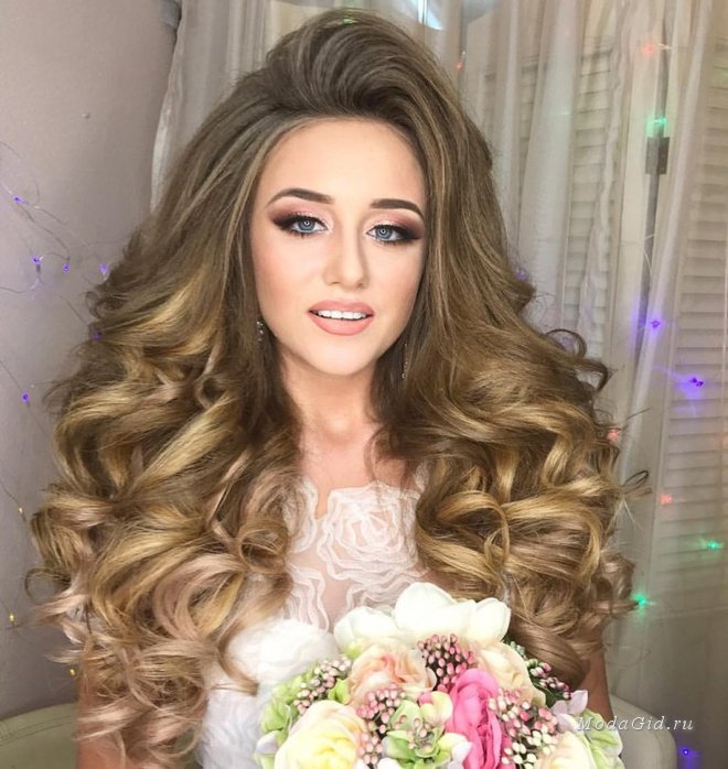 Модные прически с кудрями фото Модные прически с кудрями фото