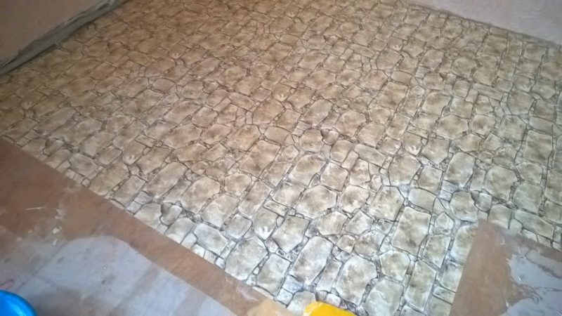 Делаем пол за копейки из обоев: смотрится оригинально и красиво Делаем пол за копейки из обоев: смотрится оригинально и красиво