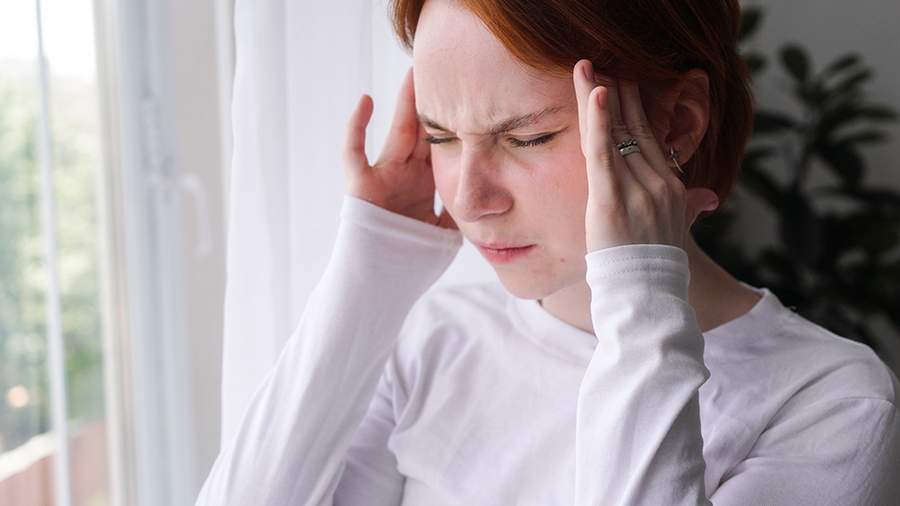 Терапевт рассказала о связанных с тяжелыми болезнями головных болях