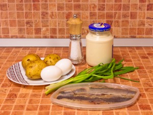Салат с селедкой, картофелем и яйцами. Ингредиенты