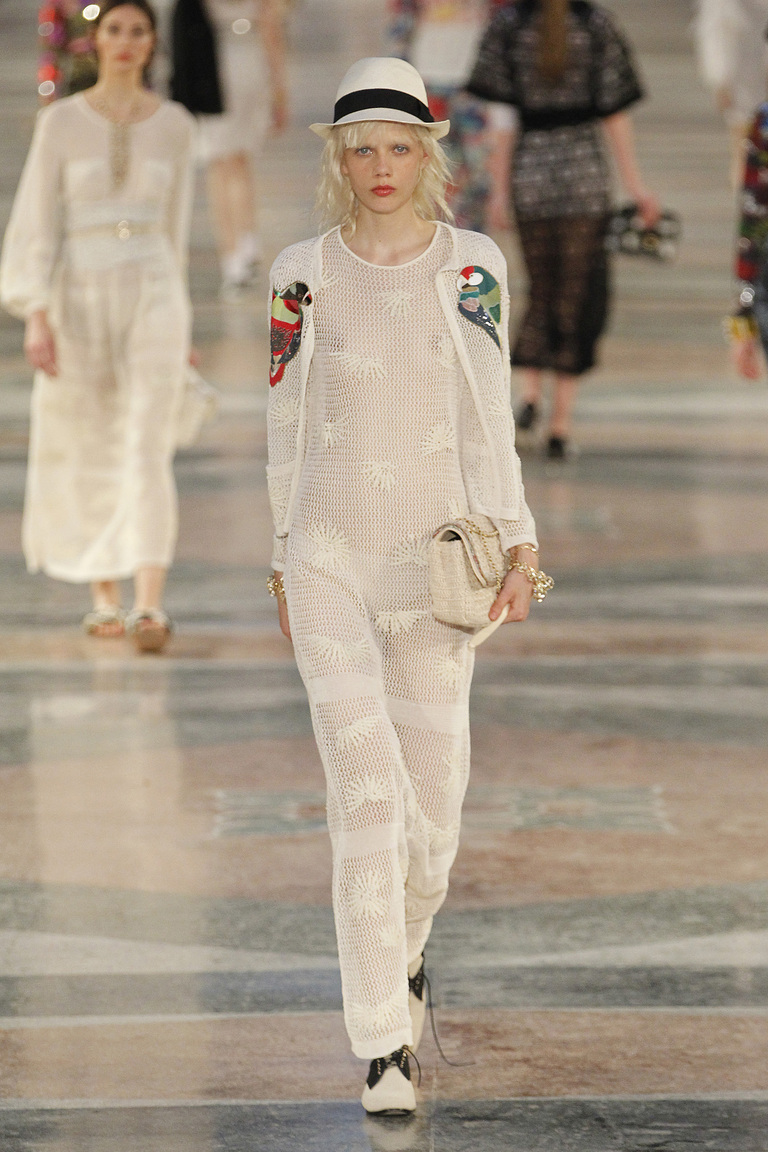 Chanel Resort 2017 — классика Дома Шанель, приправленная кубинским колоритом Chanel Resort 2017 — классика Дома Шанель, приправленная кубинским колоритом