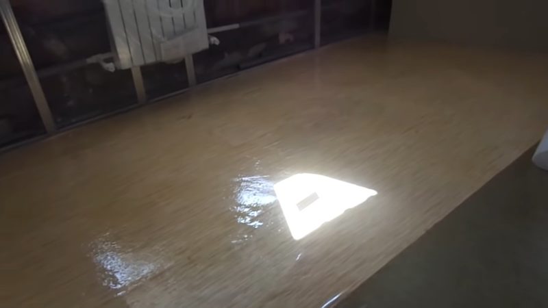 Делаем пол за копейки из обоев: смотрится оригинально и красиво Делаем пол за копейки из обоев: смотрится оригинально и красиво