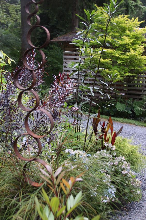 Garden art: 